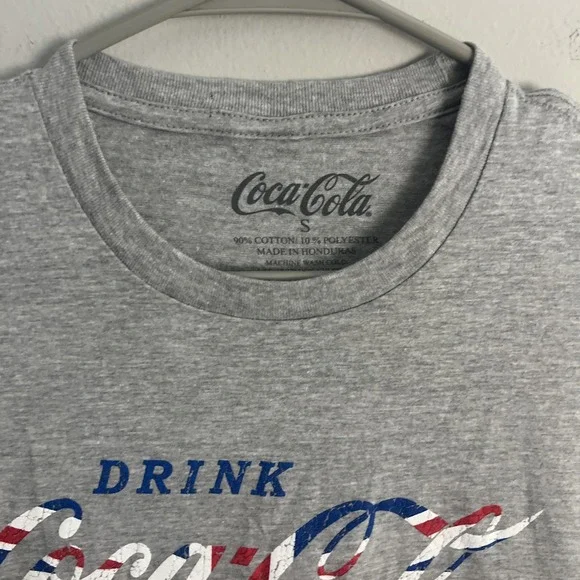 Coca Cola Patriotic USA Flag Men's T-Shirt Gray Small NWT Casual July 4th - Picture 4 of 5